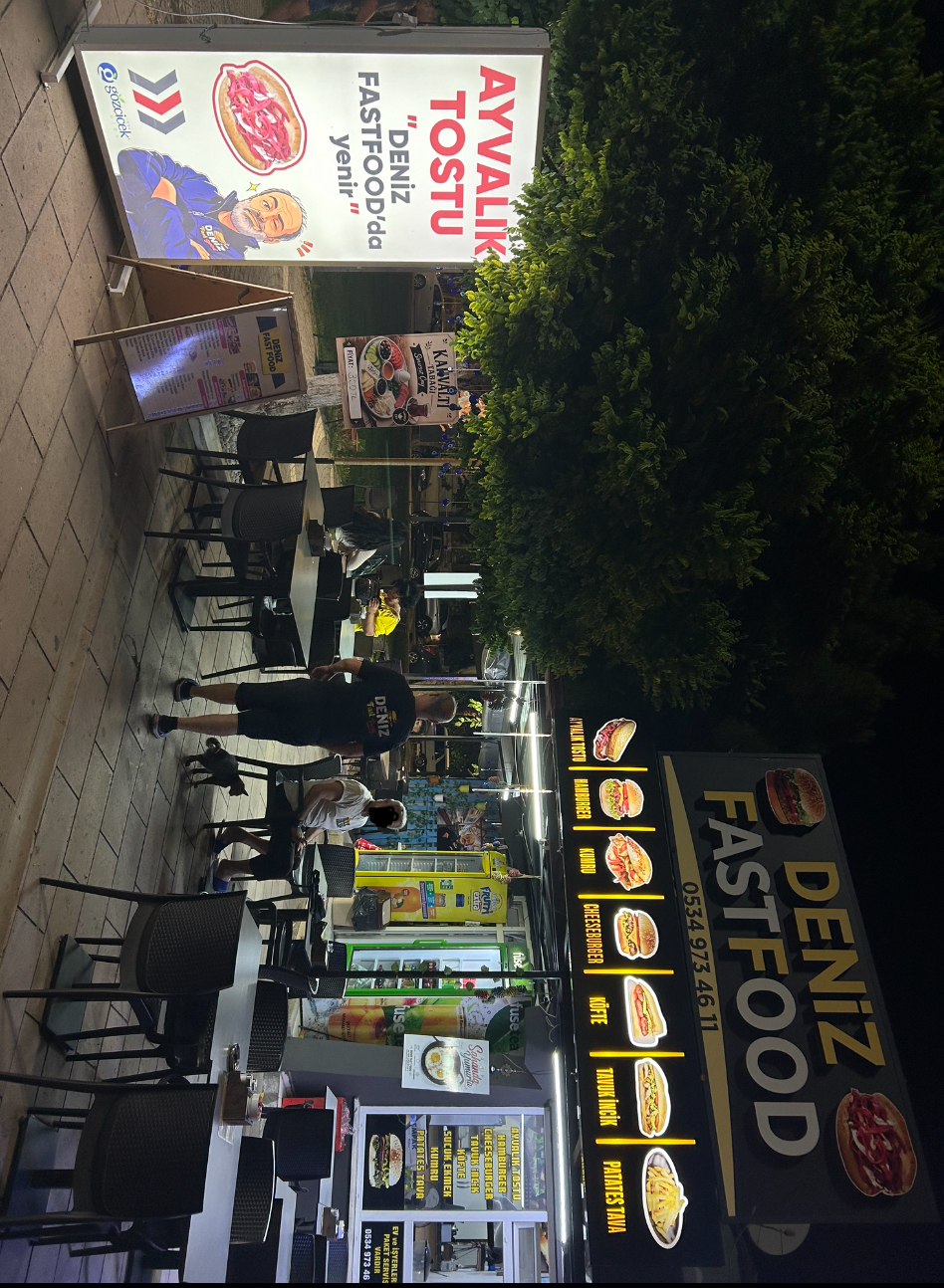 Deniz Fast Food tabelası ve menü panosu